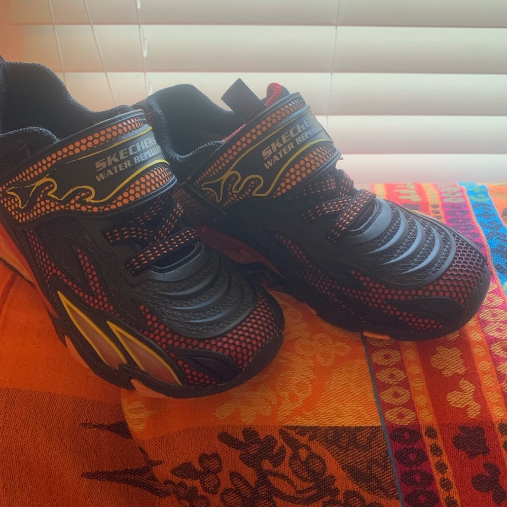 Skechers boys sneakers S-Lights hydro lights heat stride  Size 13.5